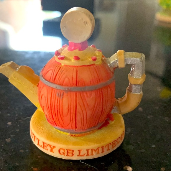 3for $15 bundle Tetley s limited edition mini teapot Maurice’s gas pump - Picture 2 of 6